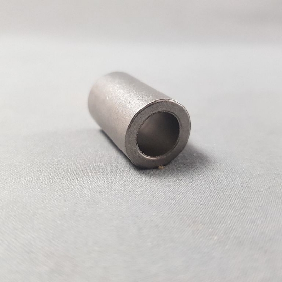 Bilde av AXLE,SHOCK-FRT ARM-M10