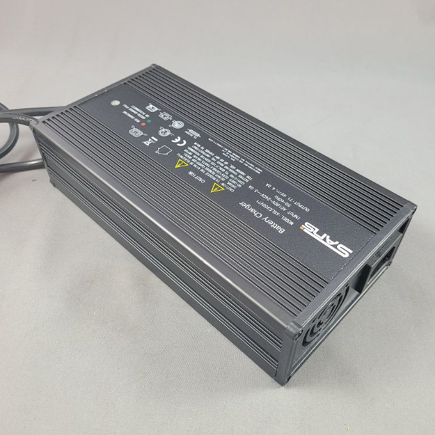 Bild på Batteriladdare Super Soco 4A (flata stift)