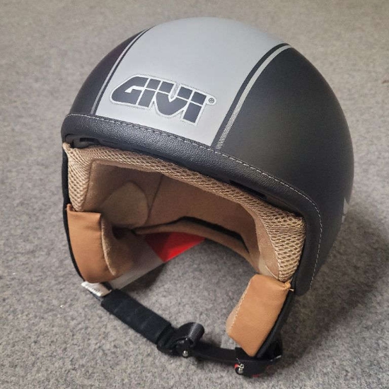 Billede af Hjälm GIVI 10.9