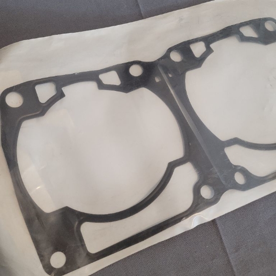 Bilde av 11241-97B00 GASKET CYLINDER