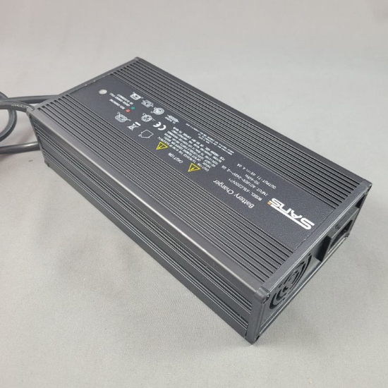 Bild på Batteriladdare Super Soco 4A (runda stift)